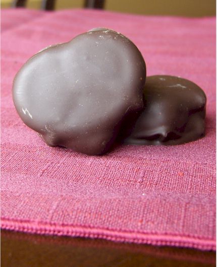 Vegan Valentine Recipes: Peanut Butter Chocolate Pretzel Hearts
